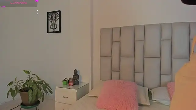 Geyn_gomezz - boob squeeze🍒