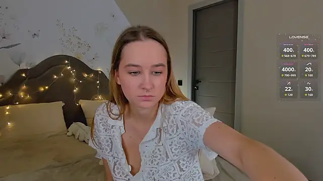 Sweett_Monica - take off shorts