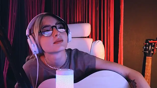 Avi_Nile Adlı Modelin Canlı XXX Sohbeti
