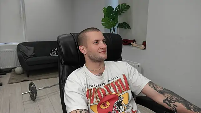 Igor_Wilde élő XXX-chatje