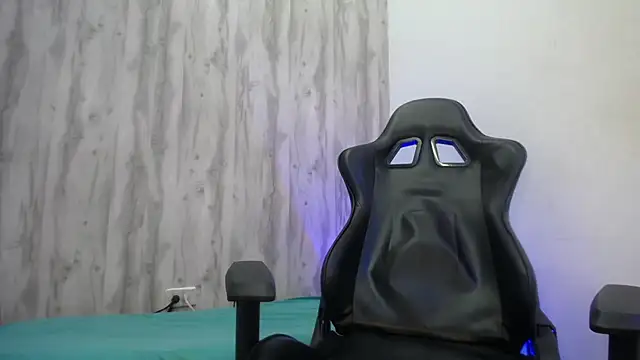 Chatroom XXX en direct de Tayson_Hot