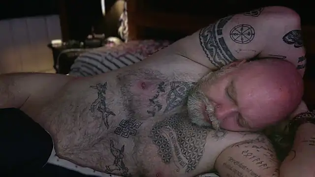 Tattooed_Dilf_01 Chat XXX live