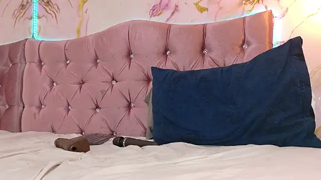 KARINAJTORRES - fingers in my ass