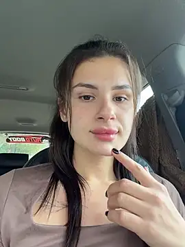 MiraReach live XXX chat
