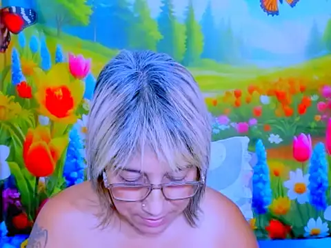 indianroxy's Live XXX Chat
