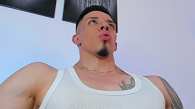 Angelo_Varek 即時 XXX 聊天