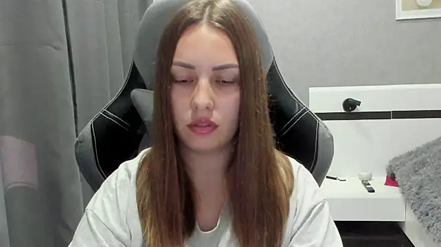 Mia_shy1 Chat XXX in diretta