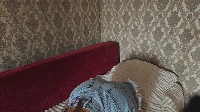 GroovyListener - Close up lips + suck finger...