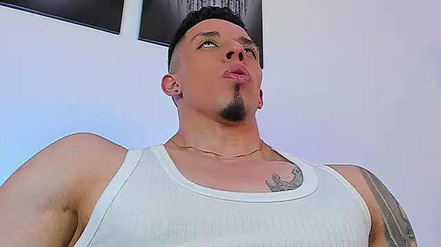 Angelo_Varek Adlı Modelin Canlı XXX Sohbeti