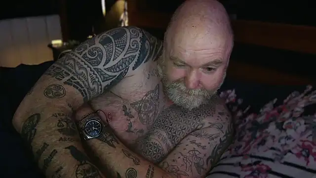 Tattooed_Dilf_01 라이브 XXX 채팅