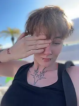 IceMur - 2 fingers in the pussy