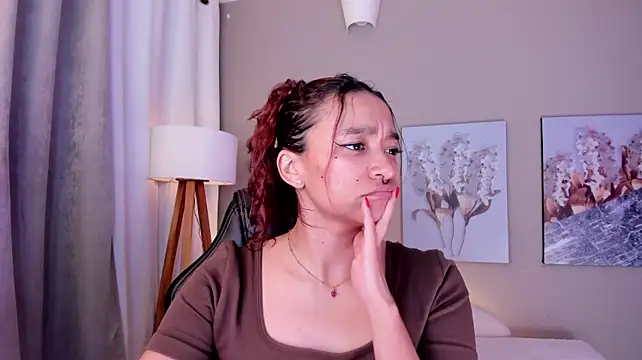 charlotte_bluee XXX чат на живо