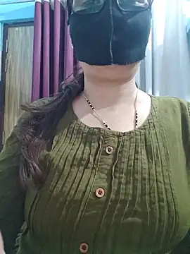 Aishwaryaa_69 élő XXX-chatje