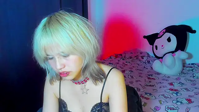 Akane-Mou Adlı Modelin Canlı XXX Sohbeti