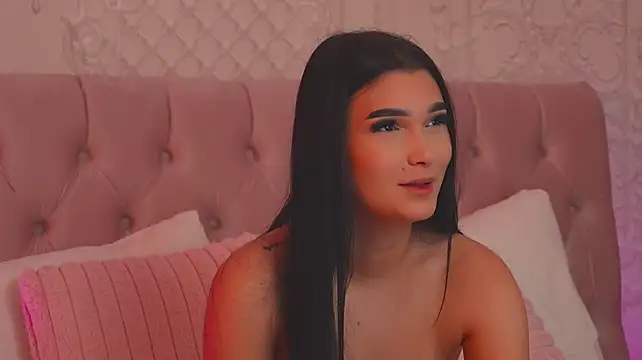 EmyGrace Adlı Modelin Canlı XXX Sohbeti