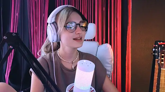 XXX chat uživo modela Avi_Nile