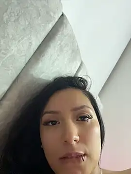 Melii_1 লাইভ XXX চ্যাট