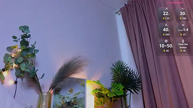 XXX chat uživo modela LeyaaStarr