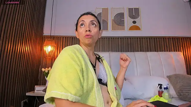 XXX chat uživo modela PerlaPreciosa