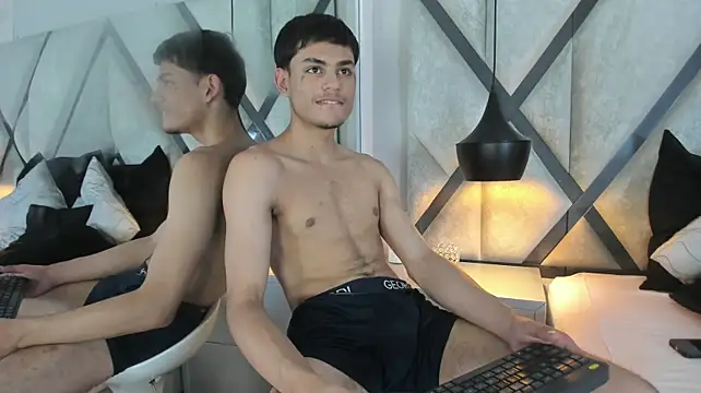 OliverMillerr live XXX chat