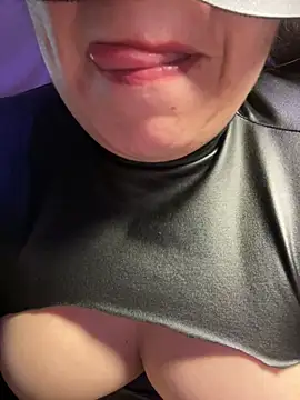 Zaphiro007 Adlı Modelin Canlı XXX Sohbeti