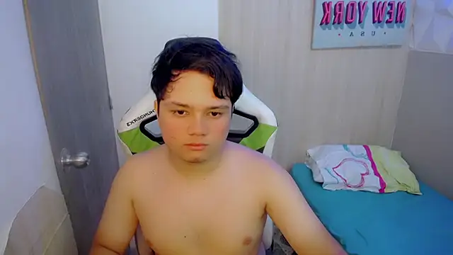 צ'אט XXX בשידור חי של Tommy_cotton