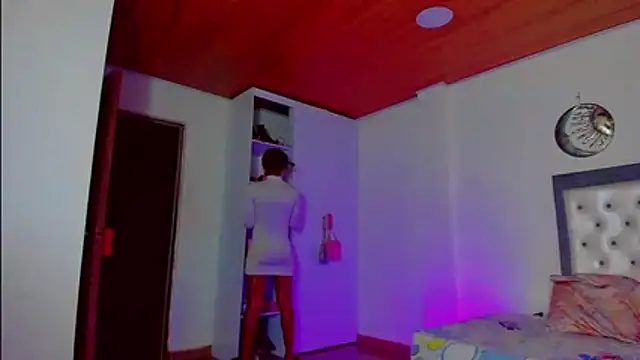 צ'אט XXX בשידור חי של sarahnanksdoll
