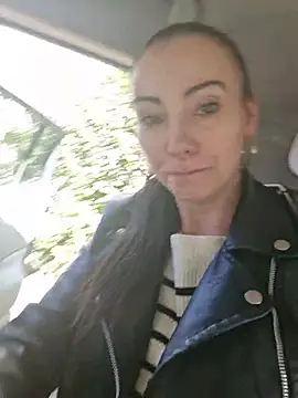 XXX chat uživo modela milflovelyxxx