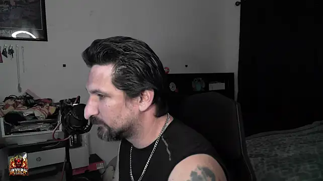 Czat XXX na żywo – DevilPup75_