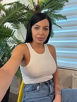 ReynaMorel's Live XXX Chat