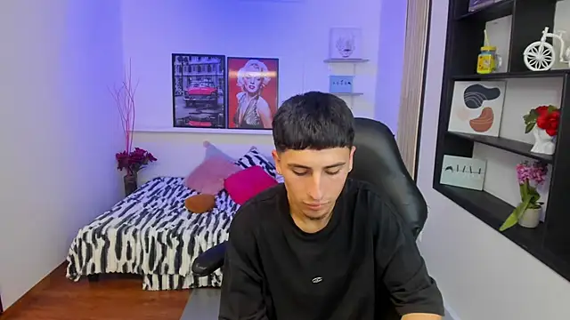 Benji23_n Live XXX chat