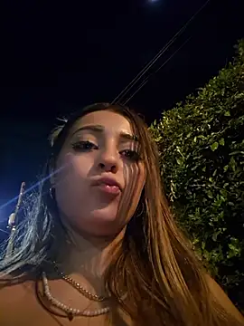 MiahX_X - TOTAL NAKED IN THE PARK