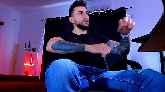 MightyAaron66 Live XXX-chat