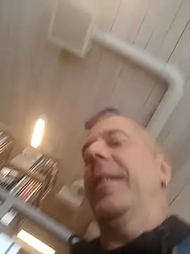 SHARPSkinhead Chat XXX in diretta
