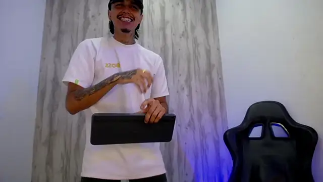 Tayson_Hot élő XXX-chatje