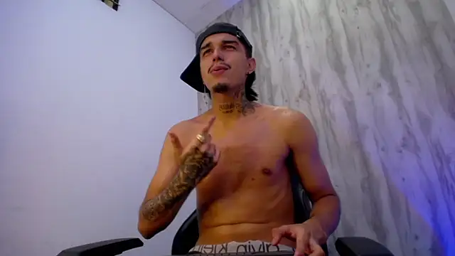 Tayson_Hot: онлайн-секс-чат