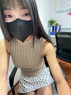 Xiao-Lin - 办公室工位刺激脱内衣脱漏奶一分钟