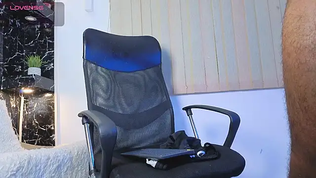 MR_EITHAN's Live XXX Chat