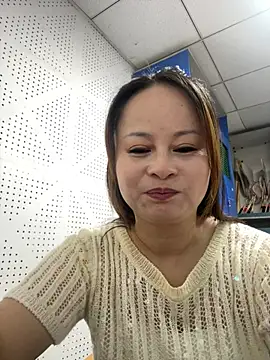 weiwei_1314 Adlı Modelin Canlı XXX Sohbeti