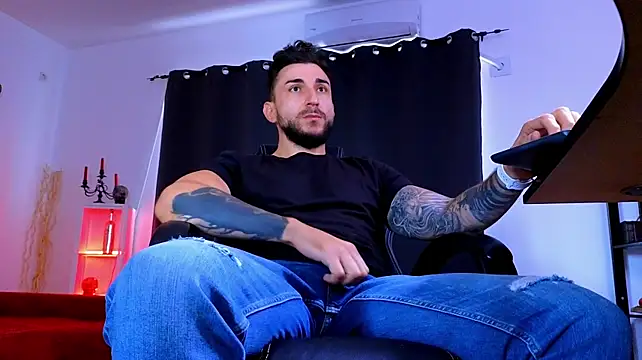 MightyAaron66 Live XXX-chat