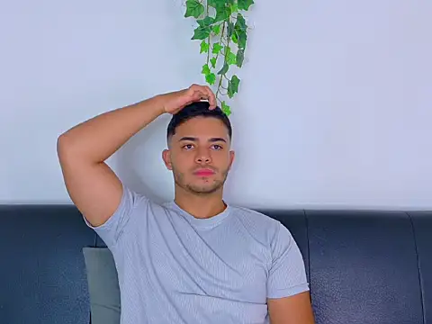 TylerWest_: απευθείας συνομιλία ΧΧΧ