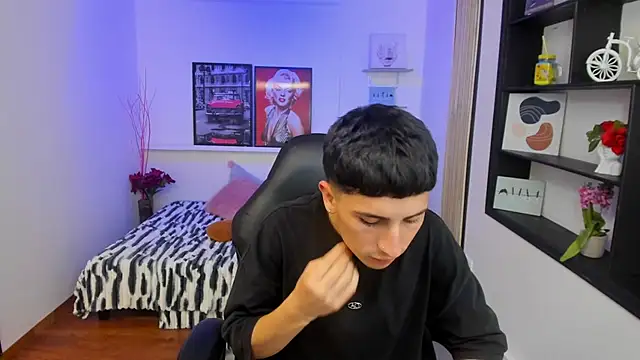 Benji23_ Live XXX Chat