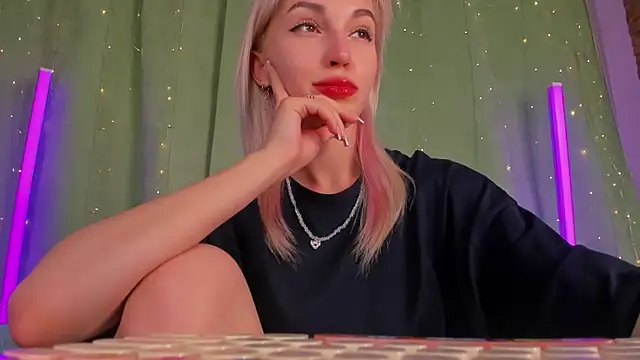 LisaFoxyMe live XXX chat