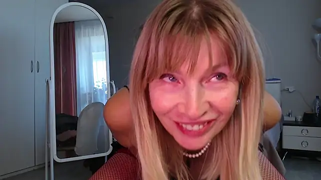 Chat +18 de JuliaVilnet ao vivo