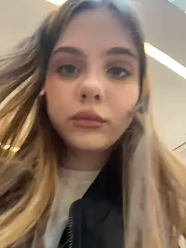 Lunabelle_ Adlı Modelin Canlı XXX Sohbeti