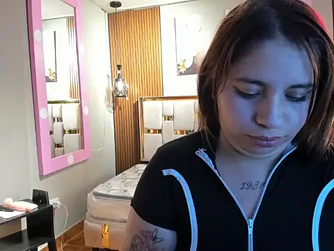 Chatroom XXX en direct de Adara_conor