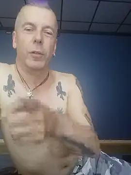 Chat XXX ao vivo de SHARPSkinhead