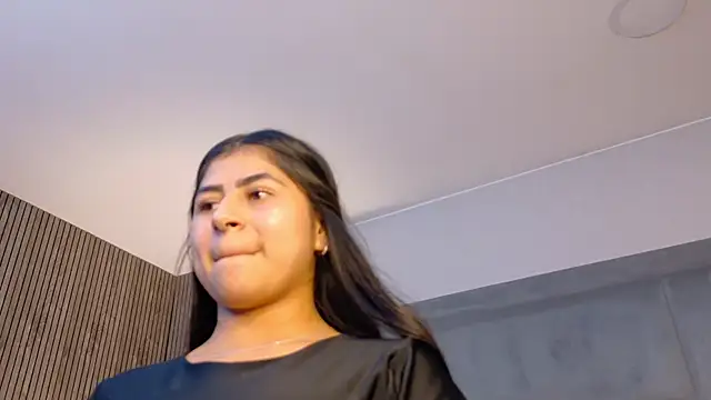 ScarletJons - Cameltoe close up 😏