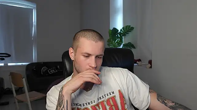 XXX chat uživo modela Igor_Wilde