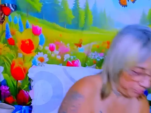 indianroxy's Live XXX Chat